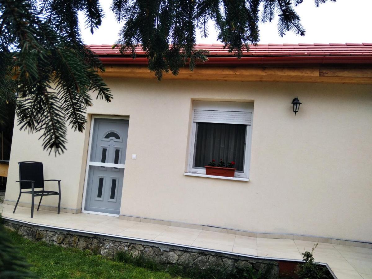 Esze Vendegszoba Tata Exteriör bild